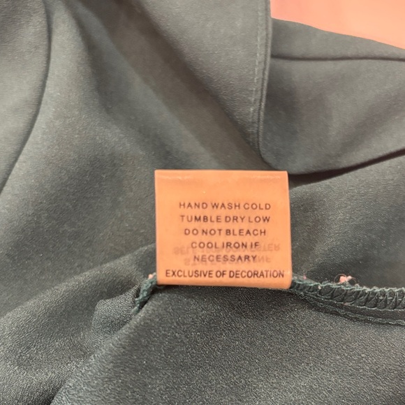 Elegant Hunter Green Button-Down Shirt for Women - Picture 8 of 9